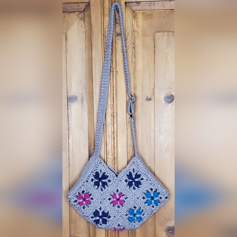 Stylish Gray Crochet Shoulder Bag with Floral Accents